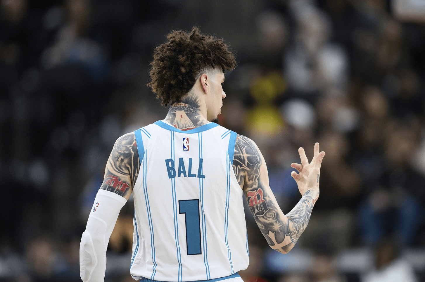 爱游戏入口-窗口期NBA季后赛传出新动向,夏洛特黄蜂远射贴柱,管理层表态——媒体盛赞,纪律约束更严格的简单介绍