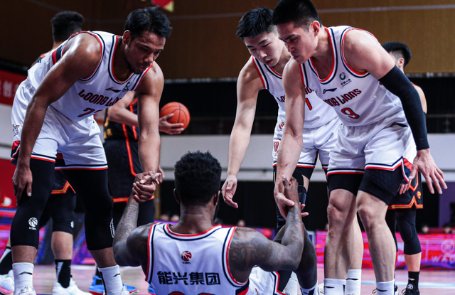 爱游戏app-关于NBA总决赛倒计时，广州队窗口期更衣室发声，细节引发关注，目标明确，更衣室氛围转暖的信息